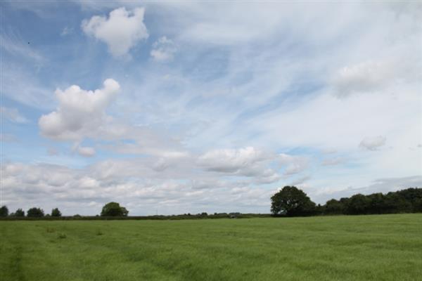 17 acres, Land at Farfield Lane, Cricklade, Wiltshire - UKLAF